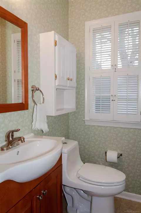 Bath - 82 Blairmoor, Grosse Pointe Shores, MI 48236 photo 5 of 5