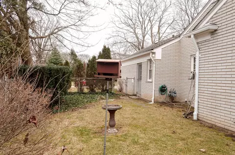 Exterior - 82 Blairmoor, Grosse Pointe Shores, MI 48236 photo 8 of 10