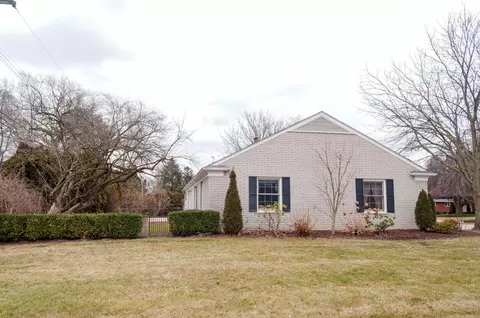 Exterior - 82 Blairmoor, Grosse Pointe Shores, MI 48236 photo 6 of 10