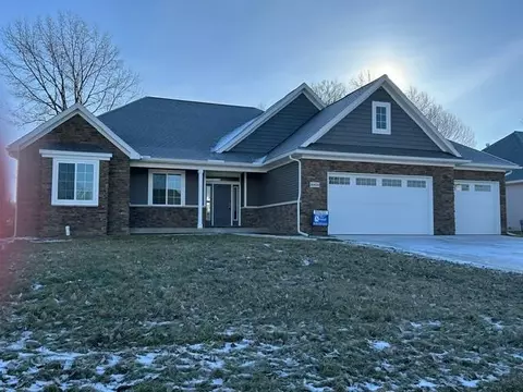 16429 Sleepy Hollow Dr, Fenton, MI 48430