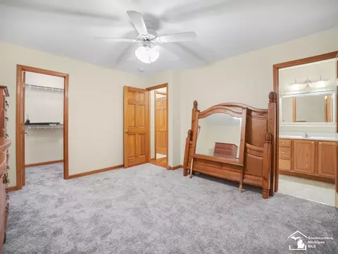 Bedroom - 6874 Pheasant Vw, Temperance, MI 48182 photo 4 of 6