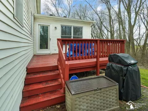 Exterior - 6874 Pheasant Vw, Temperance, MI 48182 photo 9 of 12