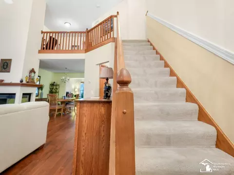 Entry Way - 6874 Pheasant Vw, Temperance, MI 48182 photo 2 of 6