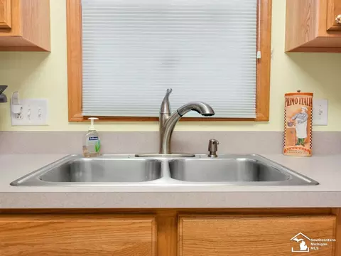 Bath - 6874 Pheasant Vw, Temperance, MI 48182 photo 1 of 5