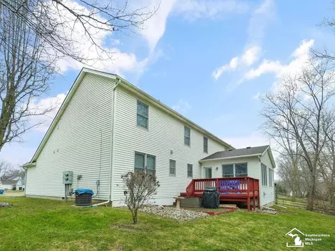 Exterior - 6874 Pheasant Vw, Temperance, MI 48182 photo 10 of 12