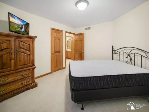 Bedroom - 6874 Pheasant Vw, Temperance, MI 48182 photo 1 of 6