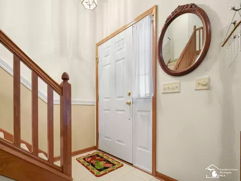 Entry Way - 6874 Pheasant Vw, Temperance, MI 48182 photo 1 of 6