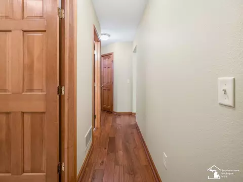 Entry Way - 6874 Pheasant Vw, Temperance, MI 48182 photo 5 of 6