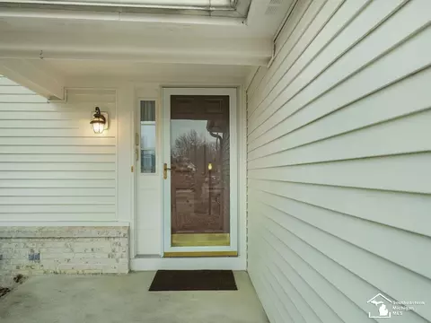 Exterior - 6874 Pheasant Vw, Temperance, MI 48182 photo 8 of 12