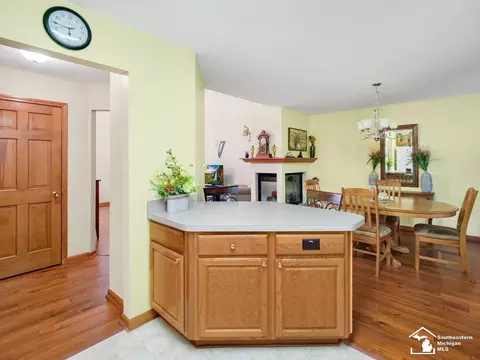 Kitchen - 6874 Pheasant Vw, Temperance, MI 48182 photo 3 of 4