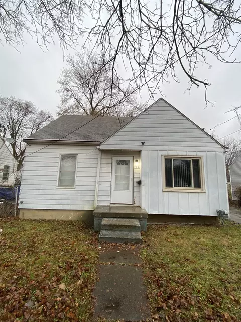 979 Salisbury, Flint, MI 48532