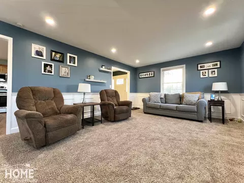 Living - 202 Middleton, Owosso, MI 48867 photo 2 of 13