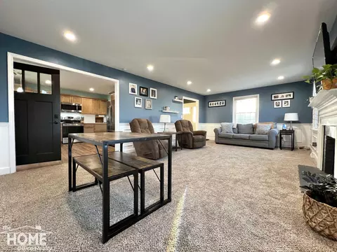 Living - 202 Middleton, Owosso, MI 48867 photo 4 of 13