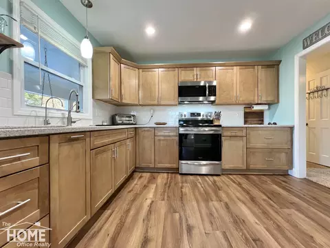Kitchen - 202 Middleton, Owosso, MI 48867 photo 5 of 11