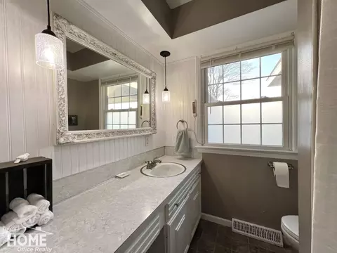 Bath - 202 Middleton, Owosso, MI 48867 photo 1 of 5