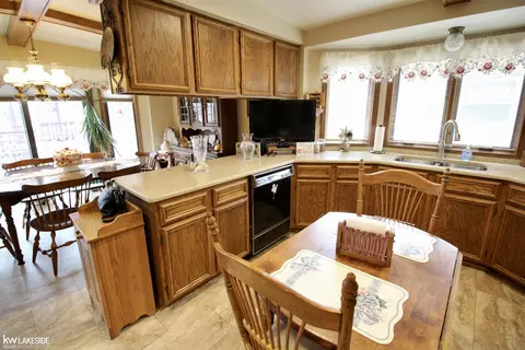 Kitchen - 46259 Butte, Macomb, MI 48044 photo 2 of 6