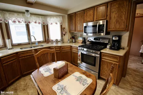 Kitchen - 46259 Butte, Macomb, MI 48044 photo 3 of 6