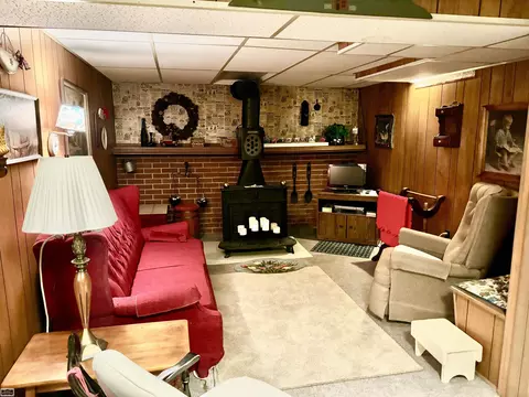 Living - 32022 Bunert, Warren, MI 48088 photo 5 of 7