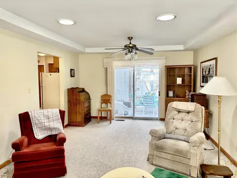 Living - 32022 Bunert, Warren, MI 48088 photo 2 of 7