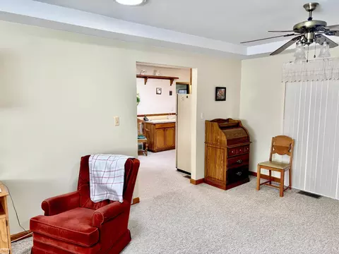 Living - 32022 Bunert, Warren, MI 48088 photo 4 of 7