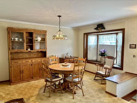 Dining - 32022 Bunert, Warren, MI 48088 photo 1 of 2
