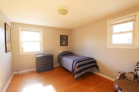 Bedroom - 5383 Applehill, Flushing, MI 48433 photo 4 of 5