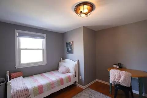 Bedroom - 5383 Applehill, Flushing, MI 48433 photo 2 of 5