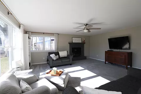 Living - 5383 Applehill, Flushing, MI 48433 photo 2 of 2