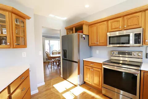 Kitchen - 5383 Applehill, Flushing, MI 48433 photo 3 of 4