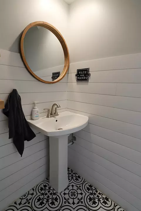 Bath - 5383 Applehill, Flushing, MI 48433 photo 1 of 2