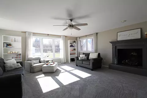 Living - 5383 Applehill, Flushing, MI 48433 photo 1 of 2