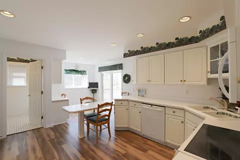 Kitchen - 198 Primrose, Flushing, MI 48433 photo 2 of 4