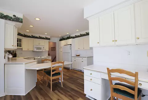 Kitchen - 198 Primrose, Flushing, MI 48433 photo 4 of 4
