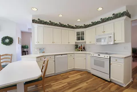 Kitchen - 198 Primrose, Flushing, MI 48433 photo 3 of 4