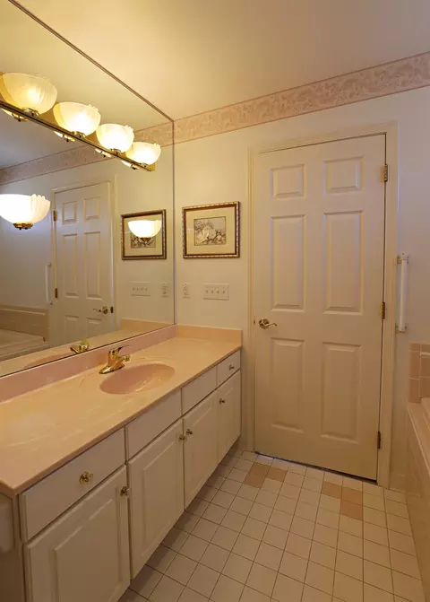 Bath - 198 Primrose, Flushing, MI 48433 photo 1 of 3