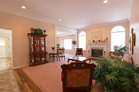 Living - 198 Primrose, Flushing, MI 48433 photo 2 of 3