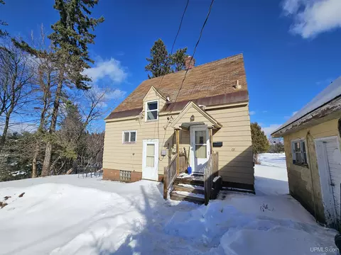 207 Zoberlein, Ishpeming, MI 49849