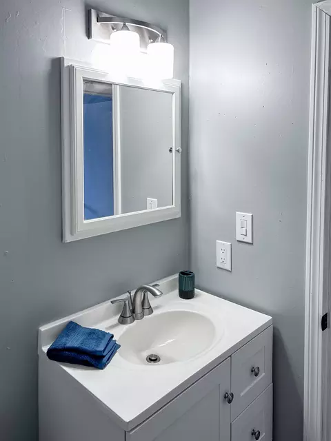 Bath - 1109 Macdonald, Flint, MI 48507 photo 2 of 2