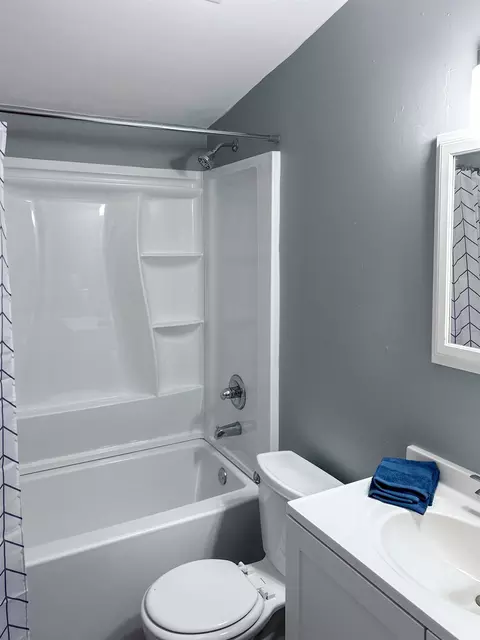 Bath - 1109 Macdonald, Flint, MI 48507 photo 1 of 2