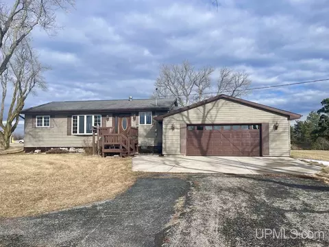 3092 18th, Escanaba, MI 49829