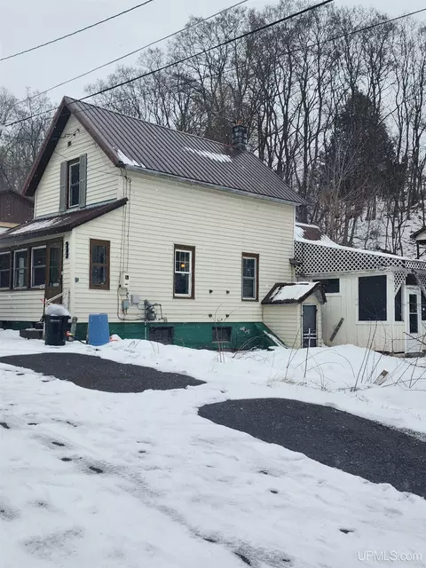 26728 W 9th, Hubbell, MI 49934