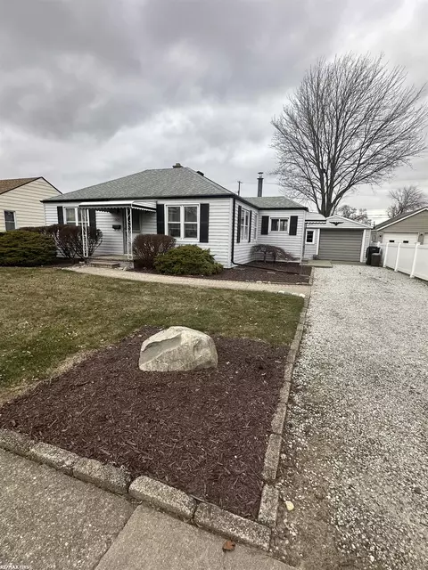 19425 Glenn, Roseville, MI 48066