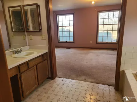 Bath - 3867 Ohara, Carleton, MI 48117 photo 4 of 4