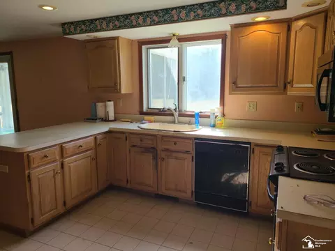 Kitchen - 3867 Ohara, Carleton, MI 48117 photo 2 of 2