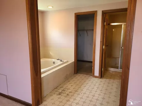Bath - 3867 Ohara, Carleton, MI 48117 photo 1 of 4