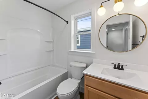 Bath - 418 W 2nd, Flint, MI 48503 photo 4 of 4