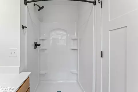 Bath - 418 W 2nd, Flint, MI 48503 photo 3 of 4