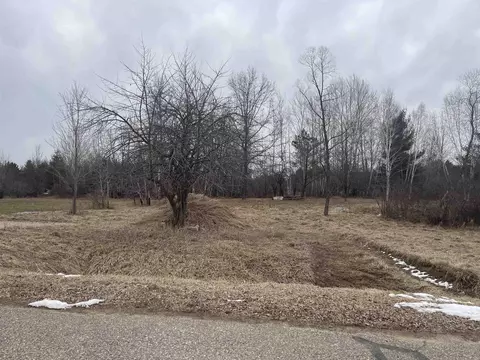 126 Colchester, Gladwin, MI 48624 photo 3