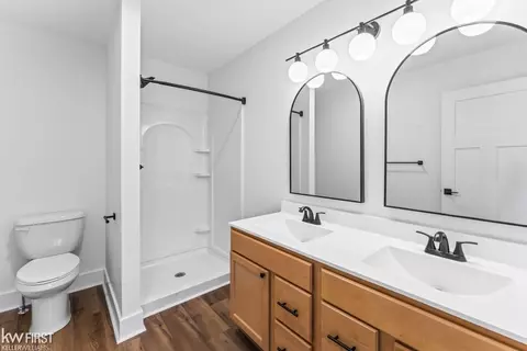 Bath - 427 W Second, Flint, MI 48503 photo 2 of 3
