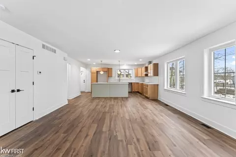 Dining - 427 W Second, Flint, MI 48503 photo 2 of 2